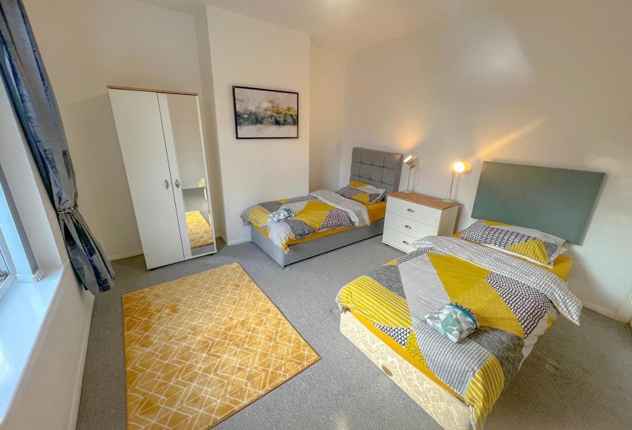 Long Term Offers Message For Prices Sleeps 6 Adults, Contractors, Relocators, Travellers Villa Halifax Exteriör bild